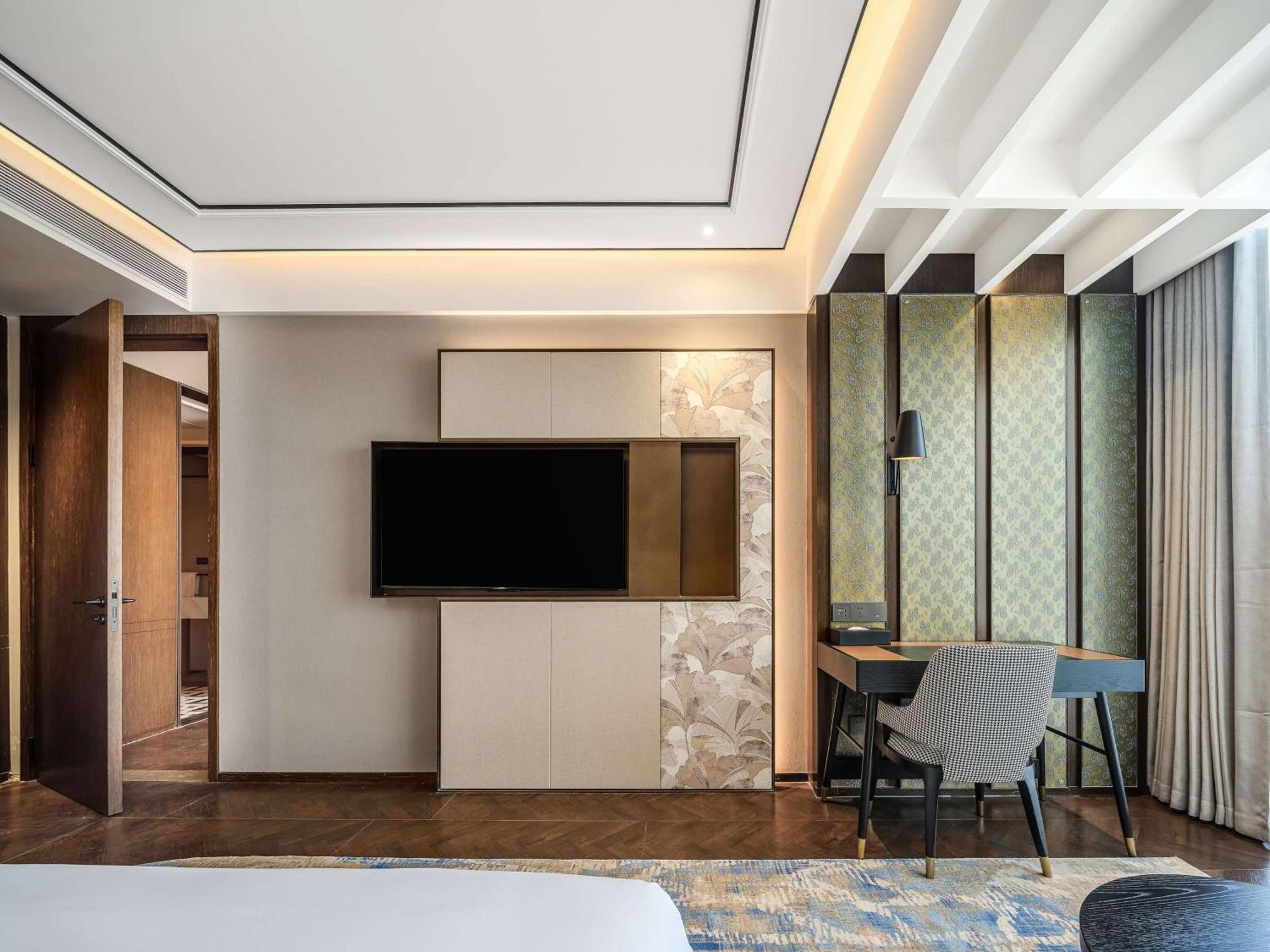 Hilton Garden Inn Beijing Guomao Exterior photo